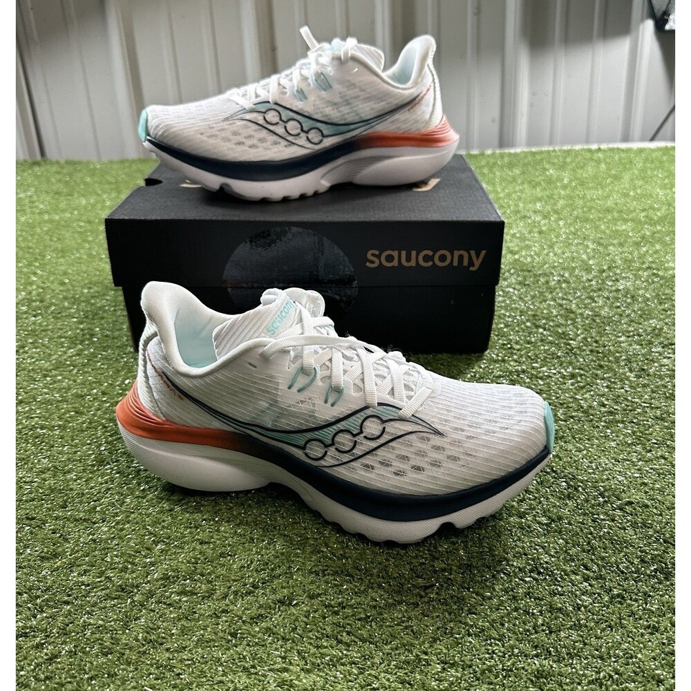 Saucony Kinvara 16 Women's Size 6.5 White Navy Running Shoes w/ Box
